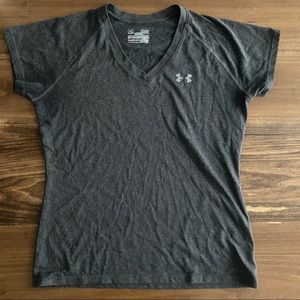 Under Armour Gray V-Neck Athletic Tee Women’s Small